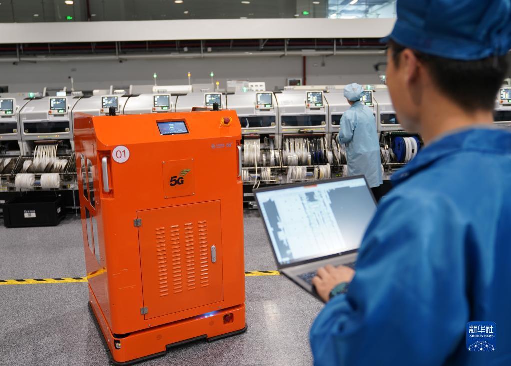 为智能制造立标杆 探访浙江“未来工厂”中的AGV小车